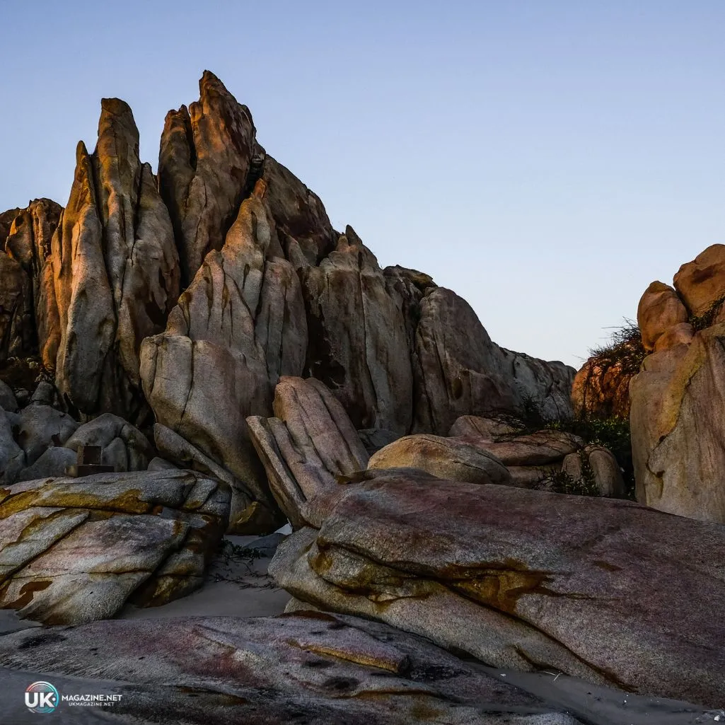 Gneiss rock Riddles